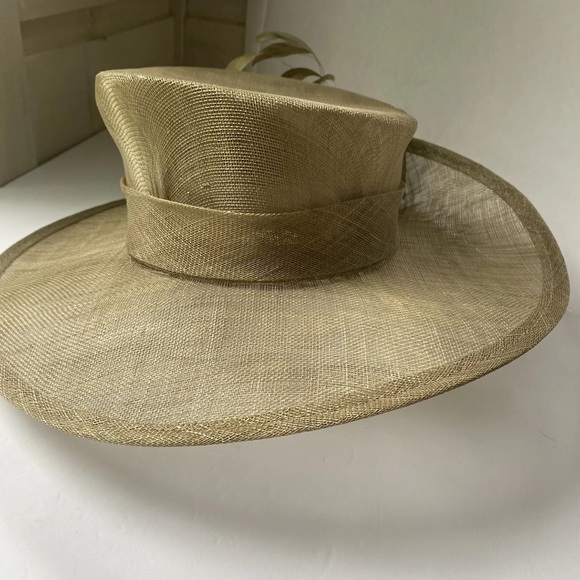 Women’s Straw Derby Wedding Hat Taupe 16” wide - Picture 5 of 9